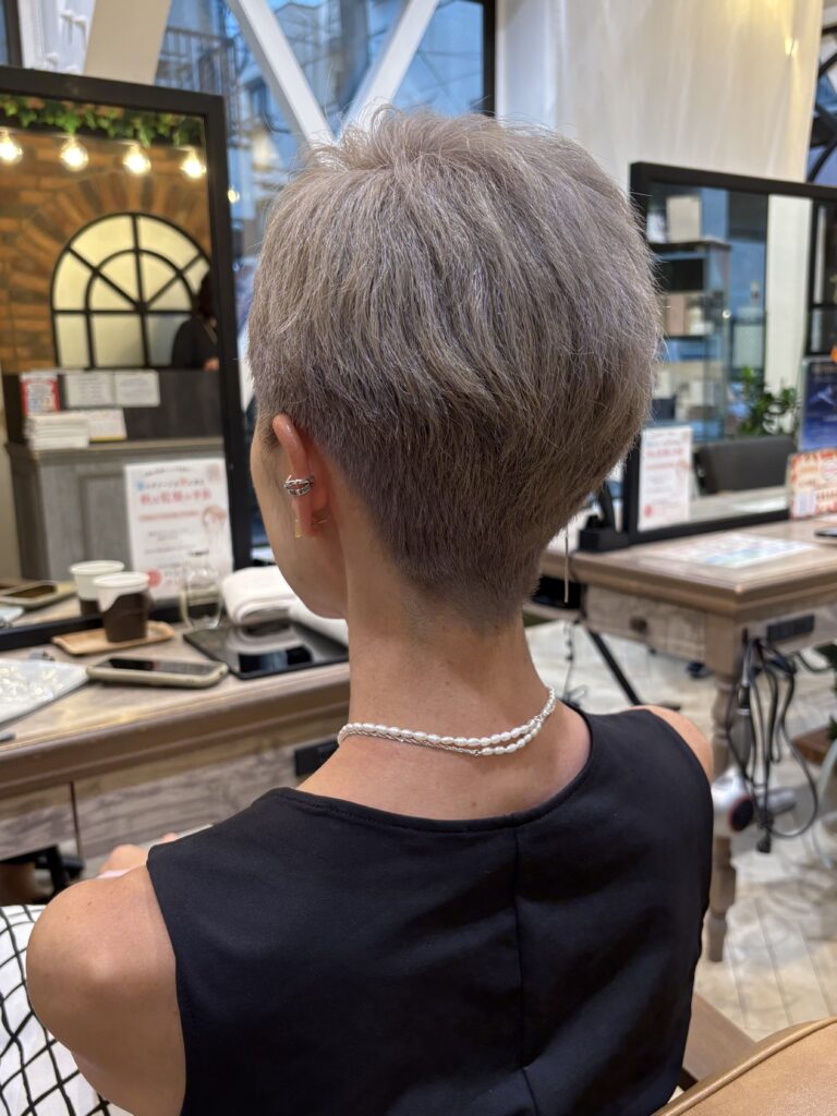ベリーショート×脱白髪染めハイトーンのメイン画像